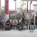 Belasan Musisi Ngamen di SPBU Parigi