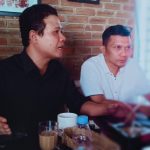 Kemeja hitam, Eko Arianto bersama Rully Haju, Kemeja Putih. (Foto : ZF/ Posrakyat.com)