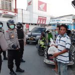 Kapolres Touna Bagi Sembako