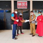 Penyerahan donasi SMSI Sulteng kepada PLT Direktur Anutapura Palu (foto:SMSI Sulteng)