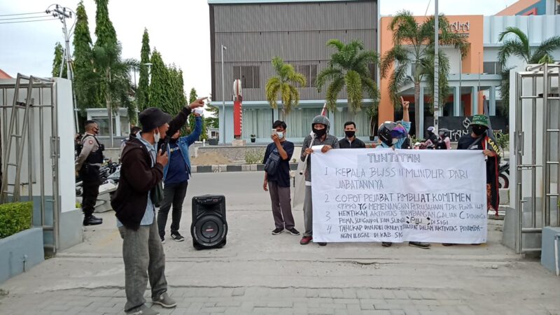 Puluhan Massa Protes Tambang Galian C Ilegal di Kabupaten Sigi