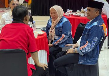 Pasangan BERANI Anwar Hafid-Reny Lamadjido Hadir di KPU Palu, Siap Ambil Nomor Urut Pilgub Sulteng 2024″