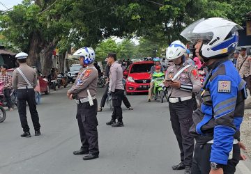 Ratusan Personil Gabungan Polda dan Polres Palu Amankan Jalan Sehat BERANI 