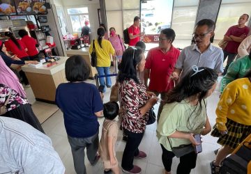 Loyalis dan Pegiat Sangganipa Sukses Bagi 2.000 Paket KFC di Palu, Hendrik G Lianto: Ini Bentuk Rasa Syukur atas Perjuangan Rusdy Mastura