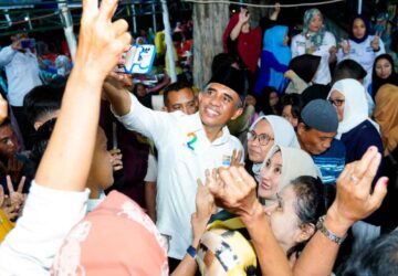 Ratusan Warga Padati Jalan Tembang, Sambut Anwar Hafid dan Reny Lamadjido di Palu
