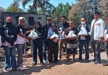 Enam KK Terdampak Kebakaran Panasakan, PSI Tolitoli Salurkan Bantuan
